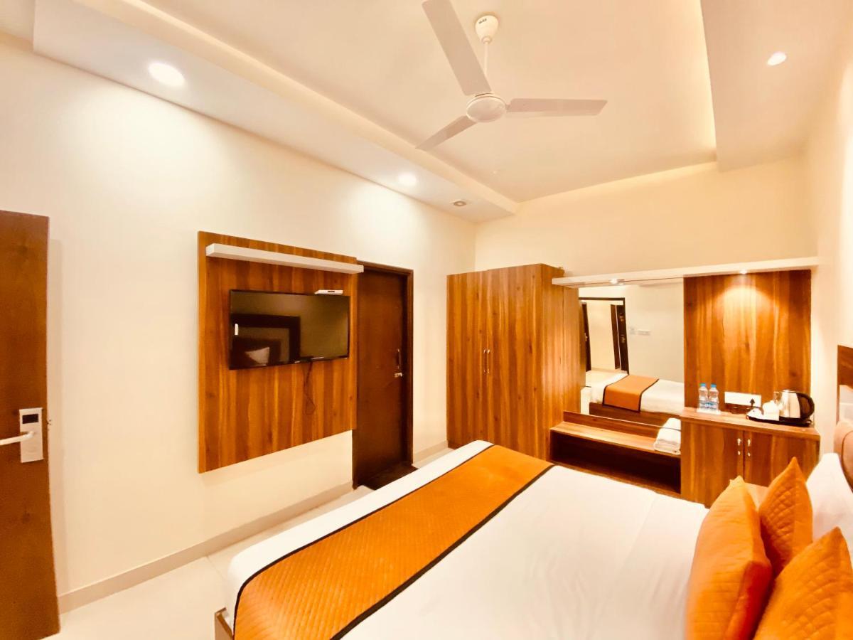 Hotel White And Restaurant 300 Mtr From Golden Temple Amritsar Exterior foto