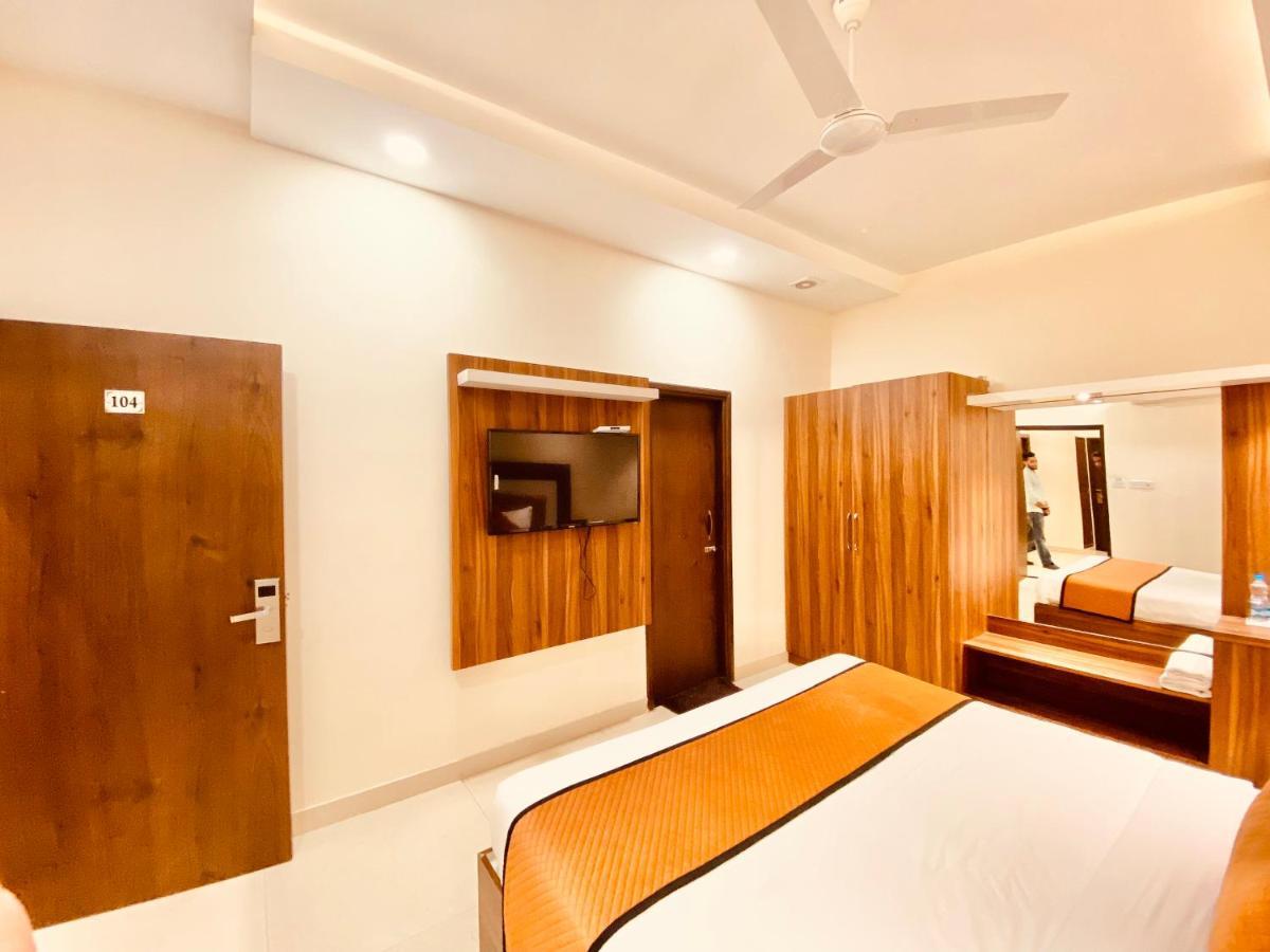 Hotel White And Restaurant 300 Mtr From Golden Temple Amritsar Exterior foto