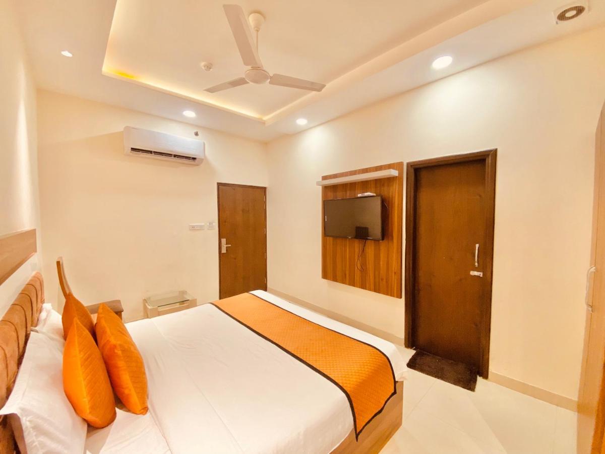 Hotel White And Restaurant 300 Mtr From Golden Temple Amritsar Exterior foto