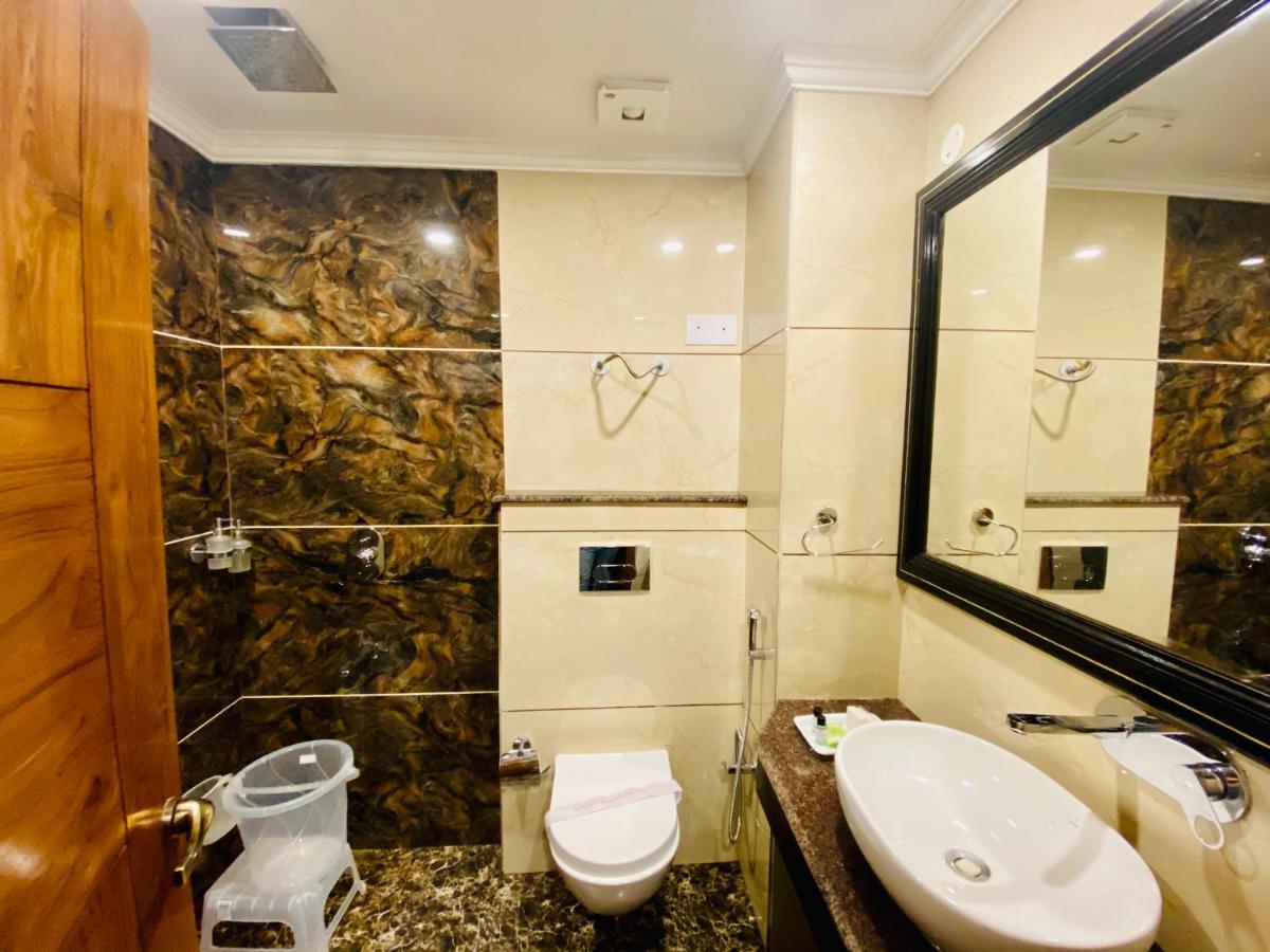 Hotel White And Restaurant 300 Mtr From Golden Temple Amritsar Exterior foto