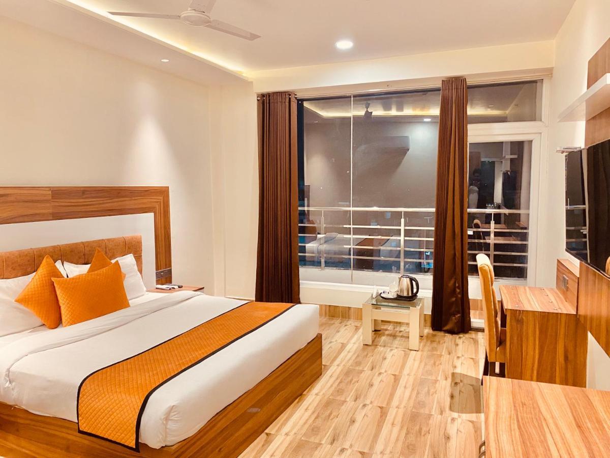 Hotel White And Restaurant 300 Mtr From Golden Temple Amritsar Exterior foto