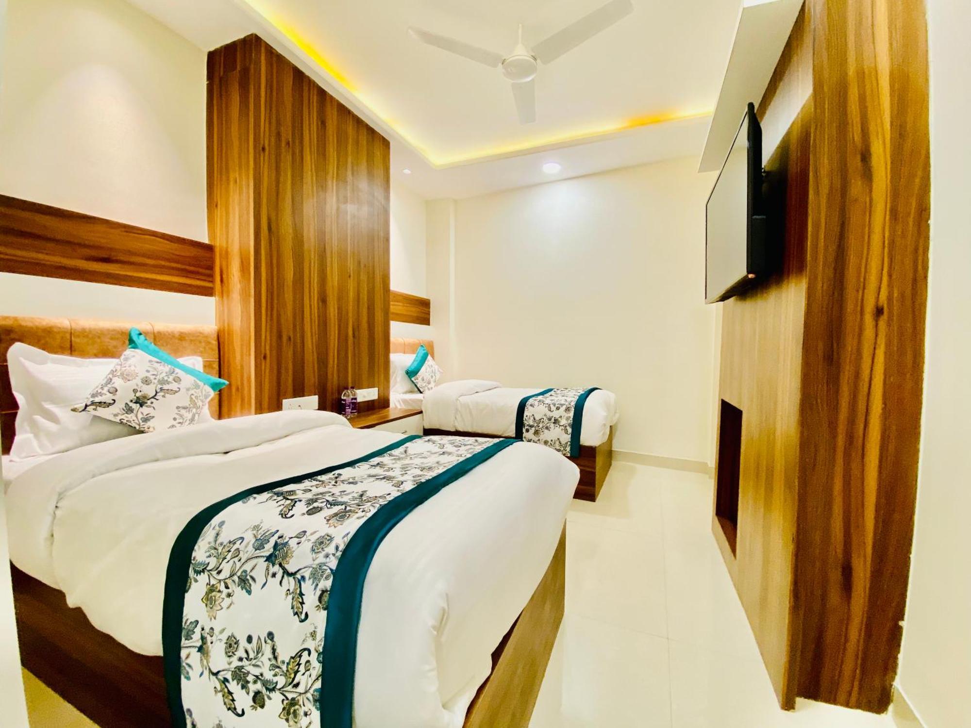 Hotel White And Restaurant 300 Mtr From Golden Temple Amritsar Exterior foto